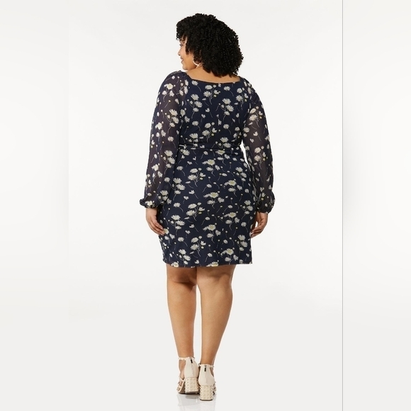 NWT FAUX WRAP FLORAL DRESS IN NAVY FLORAL - Picture 3 of 6